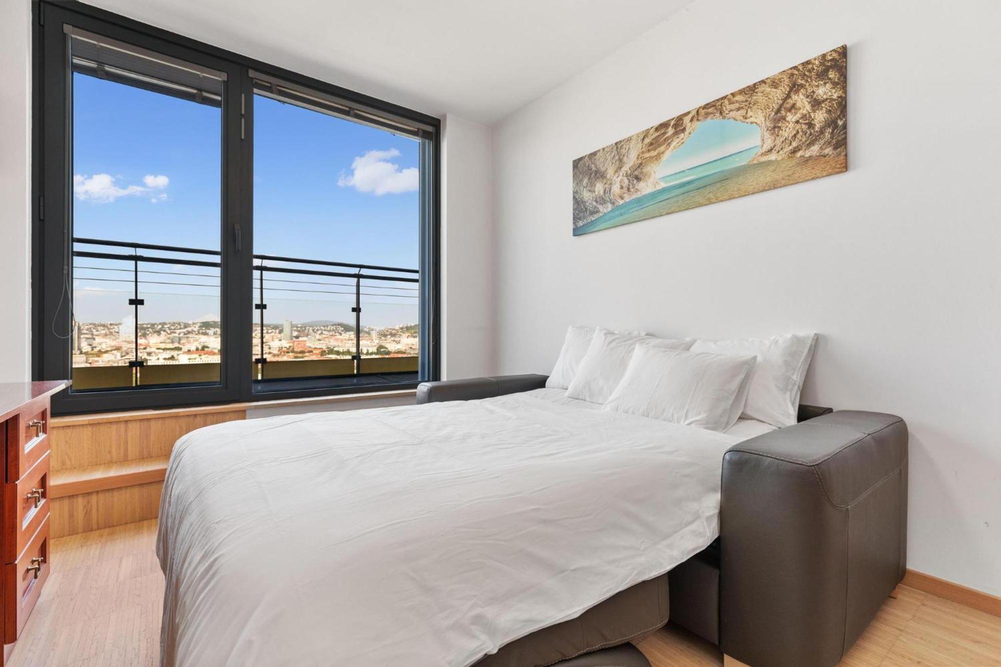 Sky Apartman In Bratislava - With 2 Parking Places Exterior photo